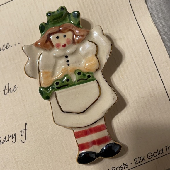 Ceramic Angel Pin - Picture 4 of 5